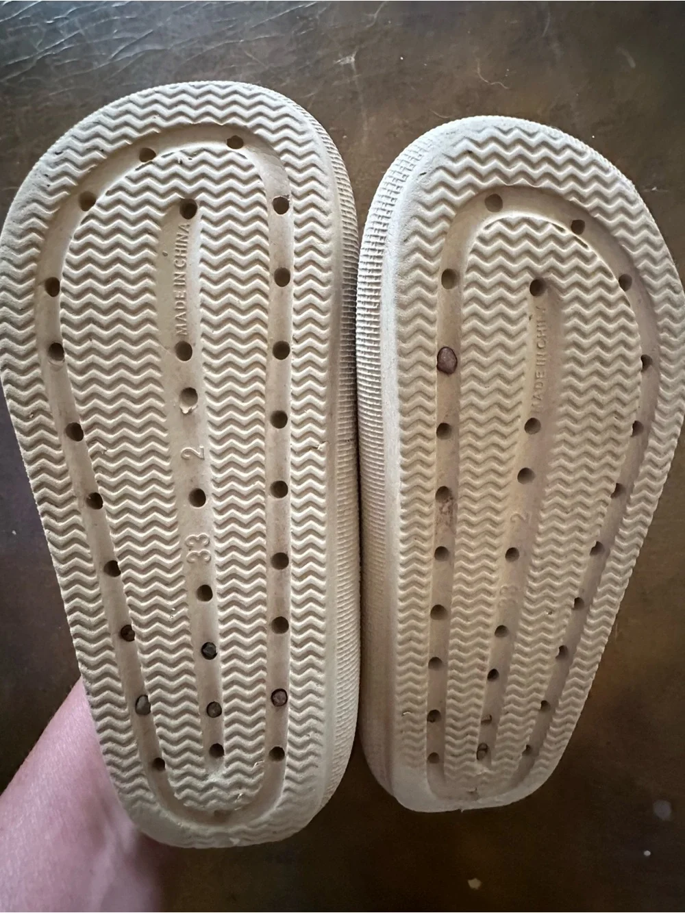 Cushionaire Tan Slides size 2